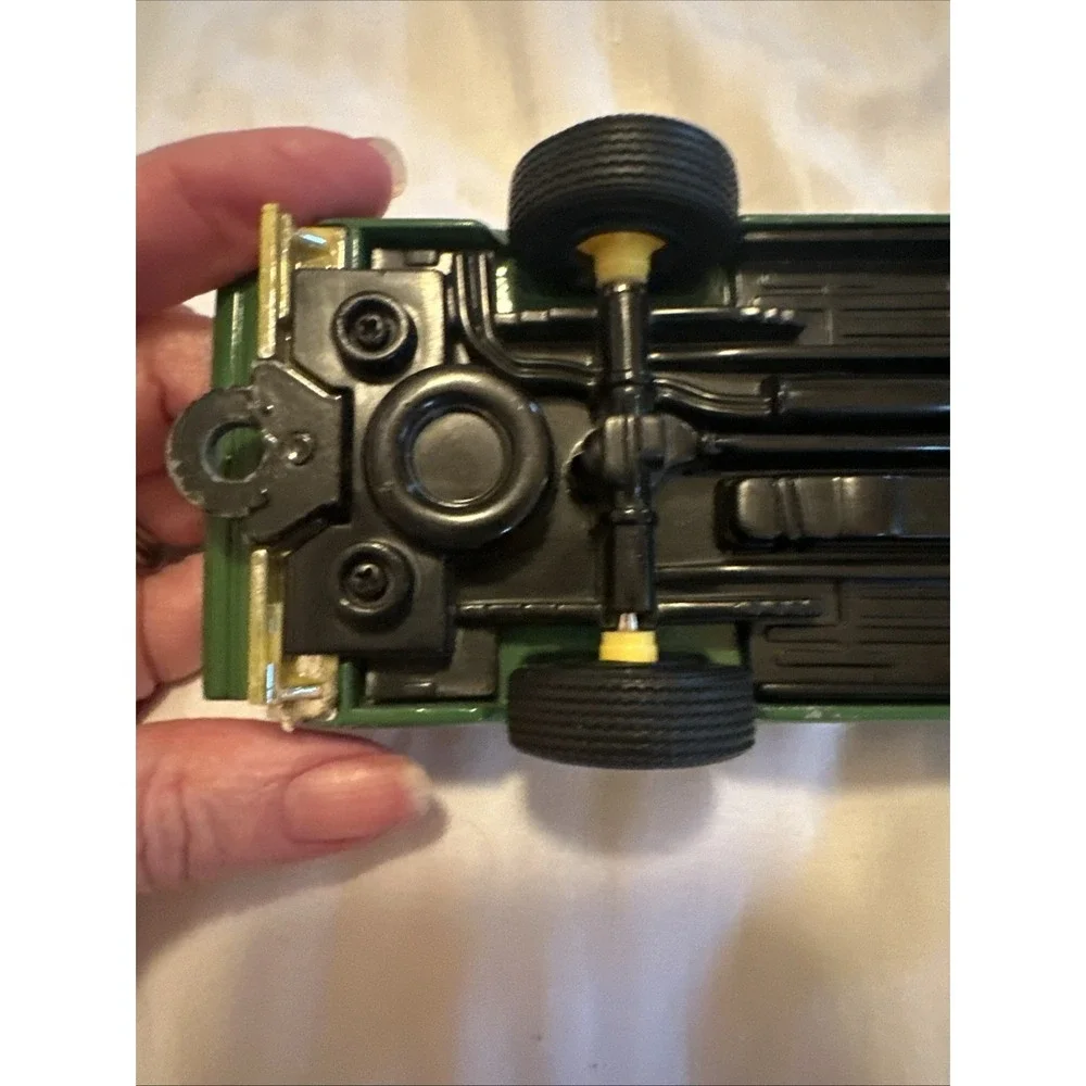 1990's Metal (Working Tailgate) Ertl John Deere Dealership Truck Vintage Green